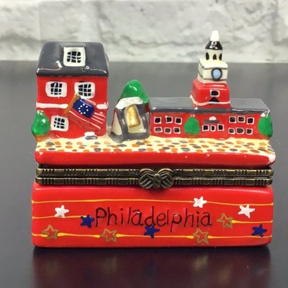 Philadelphia Pilly Porcelain Hinged Trinket box - Picture 1 of 4